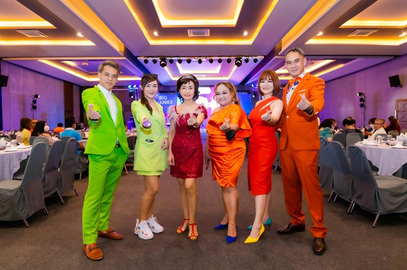 พร้อมเช่า ชุดสูทชาย สีเขียวอ่อน สไตล์เกาหลี (ไม่มีเสื้อกั๊ก)