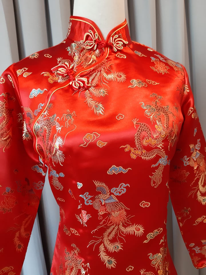 Preorder กี่เพ้า ผ้าไหมจีน สีแดง แขนยาว ลายมังกร ตัดเย็บอย่างดี