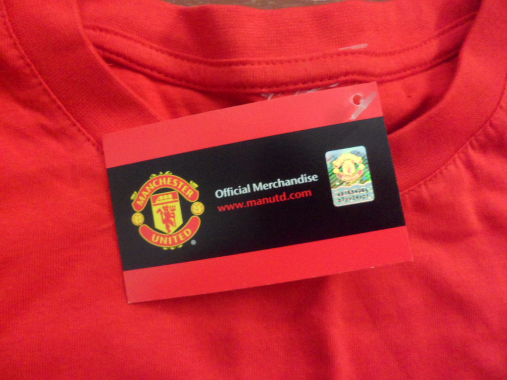 เสื้อที-เชิ๊ต (เสื้อยืดคอกลม) ฟุตบอล ทีมสโมสรแมนเชสเตอร์ ยูไนเต็ด ชุดที่ระลึก 20 TITLES EPL CHAMPIONS ใหม่ M-Size / MANCHESTER UNITED Football T-Shirt Commemorative Kit 20 TITLES EPL CHAMPIONS Jersey NEW M-Size