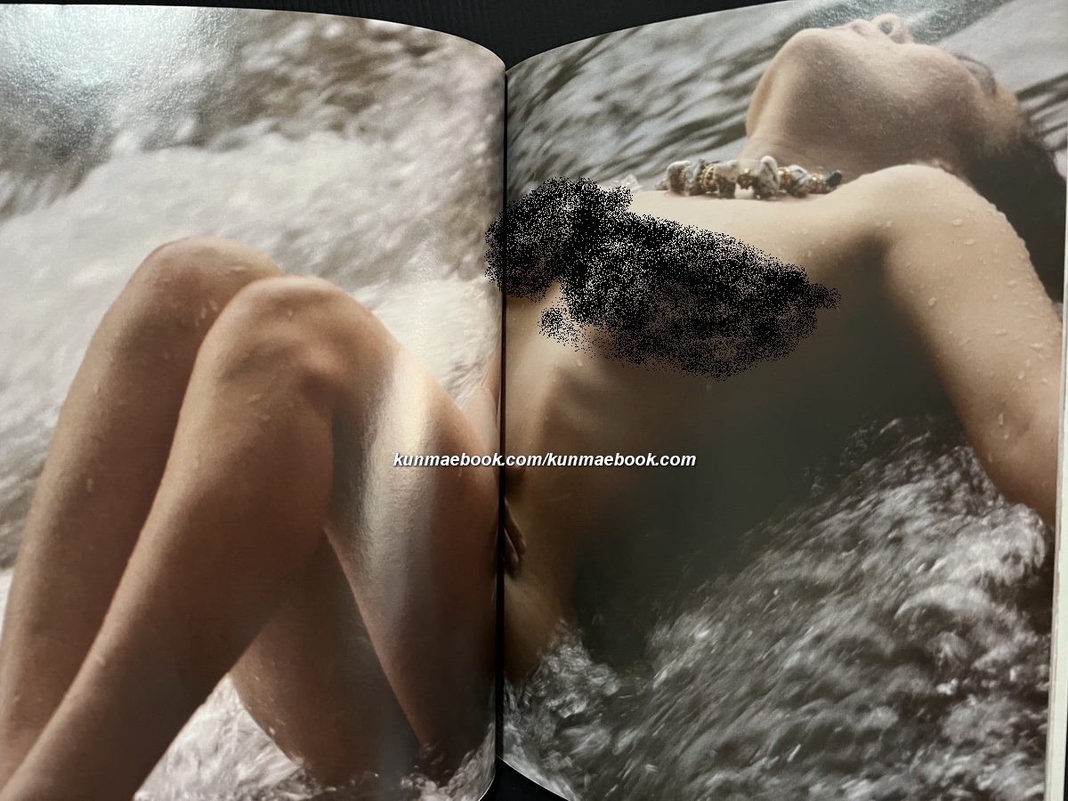 อัลบั้ม สินาภรณ์ พิไลลักษณ์ ภาพโดย เคน ชมพู / พร้อมบทกวีโดย ยังดี วจีจันทร์