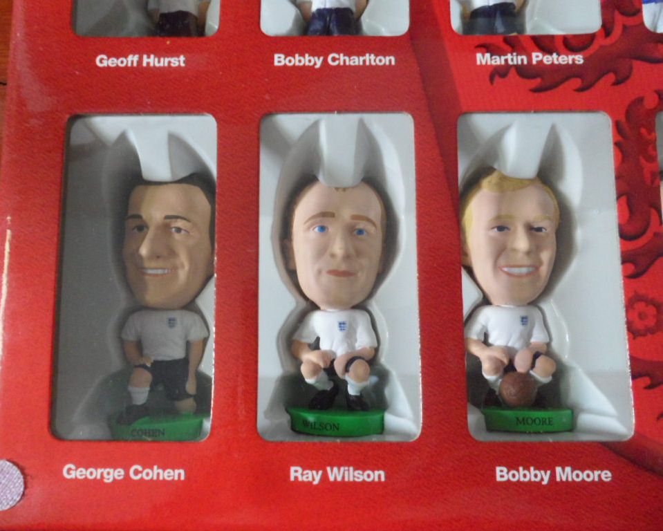 ตุ๊กตาโมเดลนักฟุตบอล ทีมแพ็ค 12x ทีมชาติอังกฤษ โครินเธียน โปรสตาร์ - World Cup 1966 Champions Fan Favorites ใหม่ / 12x ENGLAND National Football Team Corinthian ProStars Football Figure Team Pack - World Cup 1966 Champions Fan Favorites NEW