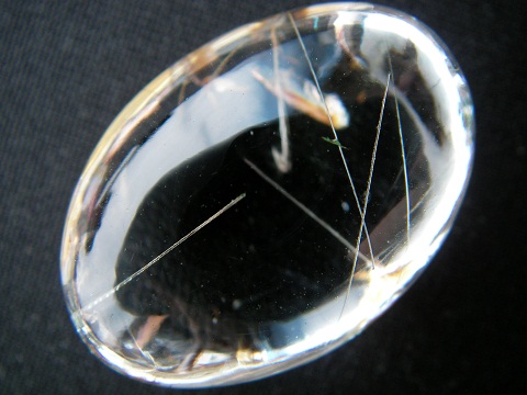 QU0013 QUARTZ แก้วแพรทอง ปกคลุมด้วยแก้วขนเหล็ก เนื้อแก้วใสสะอาด ขนาดเม็ดแก้ว 20.57x29.01x12.72 mm. นน. 40.74 ct. พม่า