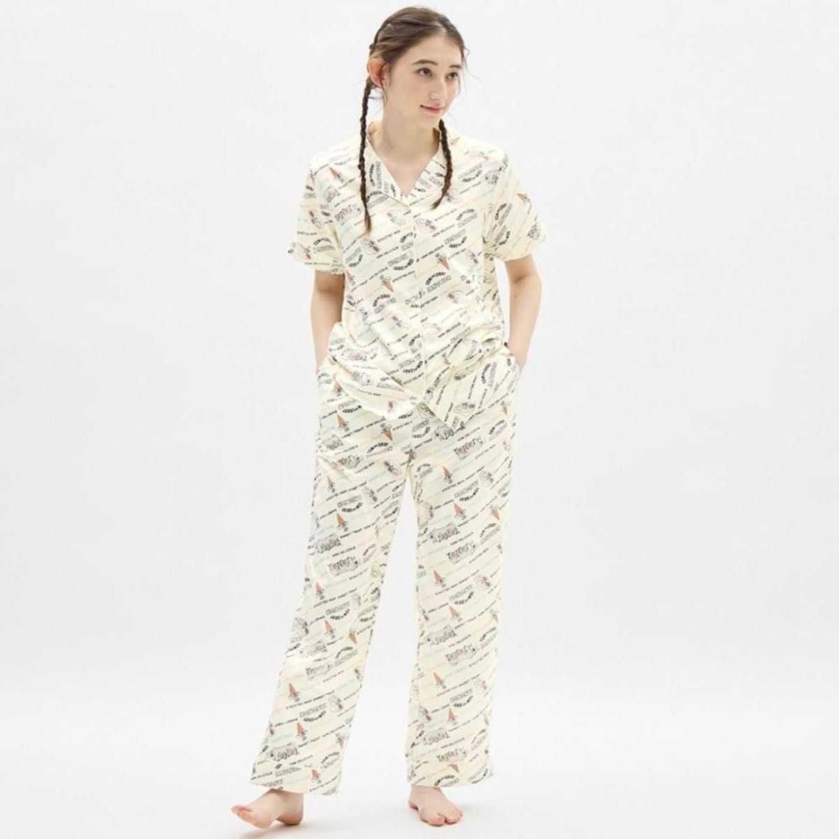 ชุดนอน GU Tom and Jerry satin pajamas มี 2 สี (กรม / ครีม)