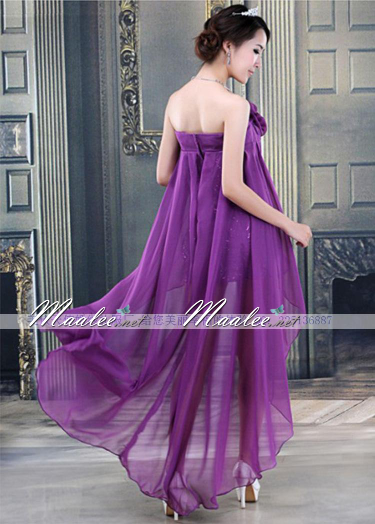 พร้อมเช่า ชุดราตรีสั้น เกาะอก หน้าสั้นหลังยาว สีม่วง แต่งดอกไม้เก๋ (ซิปหลัง)