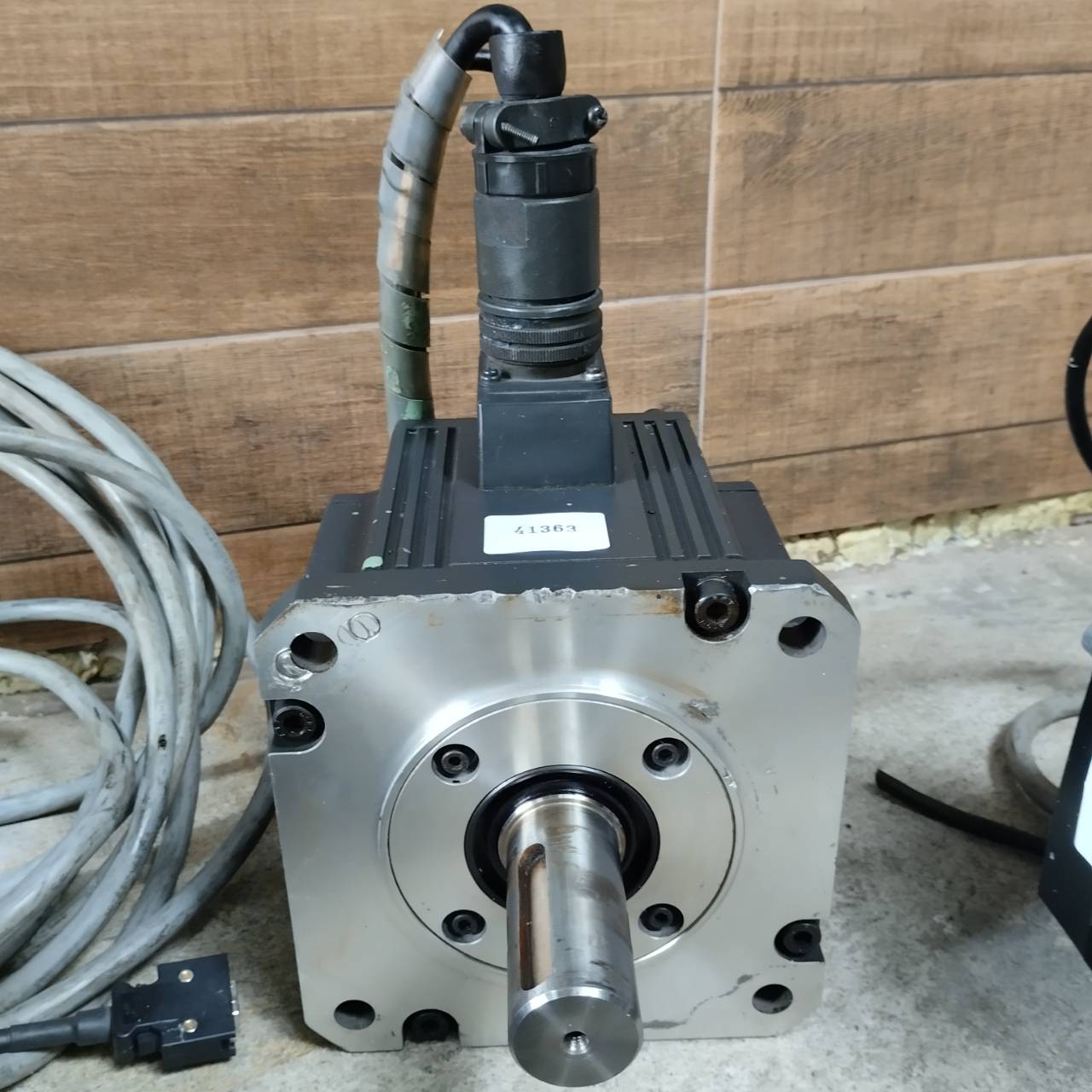 HC-SFS201 SERVO MOTOR " MITSUBISHI "