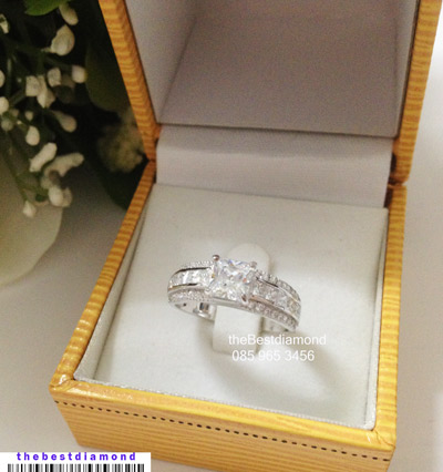 BR235RD+++แหวนเพชรcz สี่เหลี่ยม บ่าข้าง3แถว ดูดี เหมือนออกจากร้านจิว ไฮโซ สุดๆๆ ดูดีมีดีไซน์ เพชรเหลี่ยม Heart&Arrow