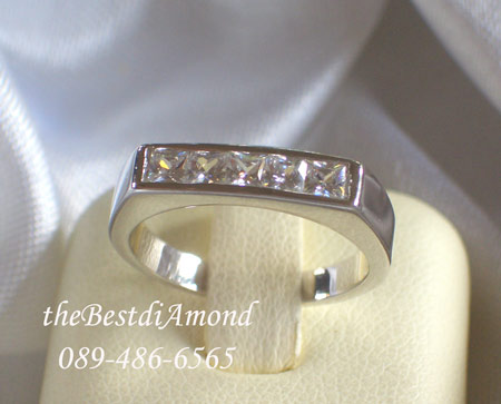 BR005RD+++แหวนแถวตัดตรง+++ เพชรสี่เหลี่ยมฝังแบบล็อค งานดี เรียบร้อย ดูดีมากๆ เหมาะสำหรับคนไม่ชอบหนามเตย ใส่ได้ทั้งหญิงและชายเลยนะคะ