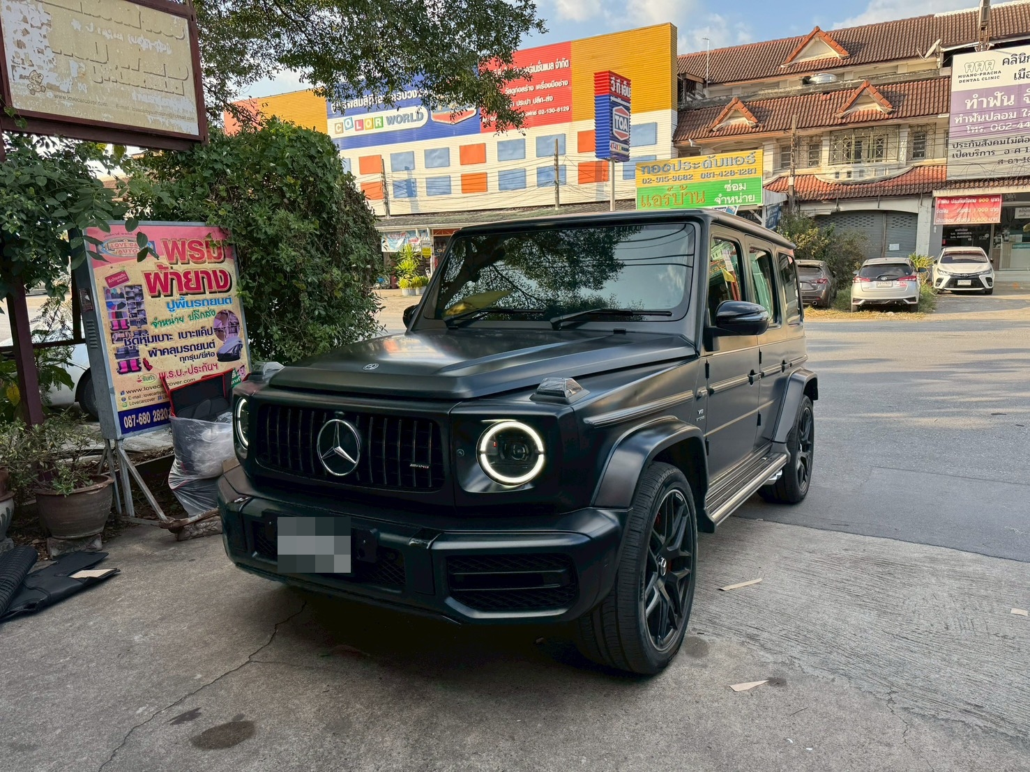 พรมรถยนต์ Benz G63 ปูพรมVVIP ด้ายคู่ สีแดงไวน์ด้ายทอง เต็มคัน