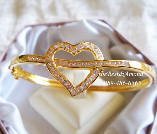 BL008++กำไลคล้องรัก++กำไลน่ารักๆๆ เป็นหัวใจถูกคล้อง แบบน่ารักสุดๆๆ Modern ทันสมัย ใส่ติดข้อมือได้ไม่เวอร์ ข้อมืออวบๆก็ใส่ได้ เพราะเป็นรูปวงรี