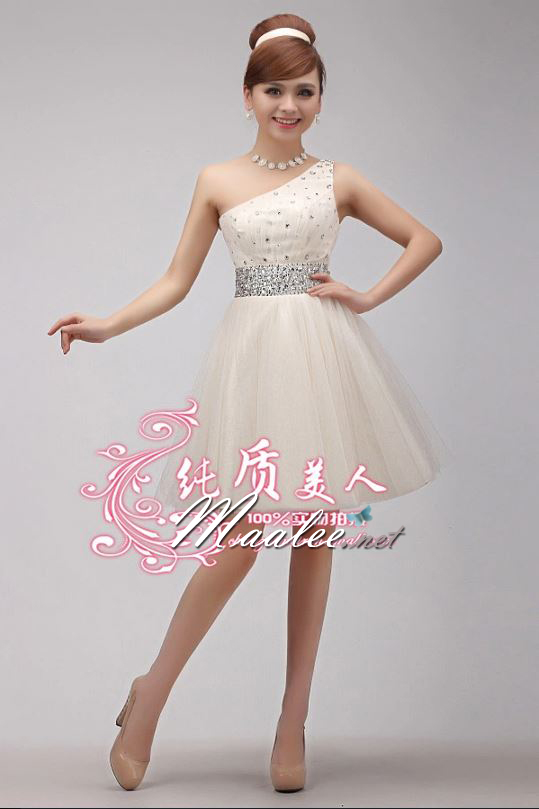 พร้อมส่ง ชุดราตรีสั้น ไหล่เฉียง สีครีม Champagne กระโปรงข่าย ปักเลื่อมช่วงเอว และอก