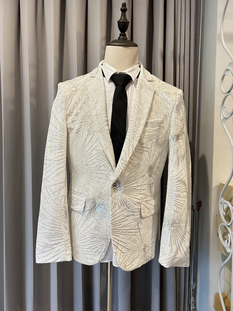 พร้อมเช่า เสื้อสูทชาย สีขาว แต่งเลื่อม