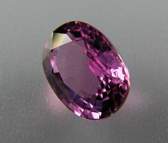 พัดพารัดชา ซัฟฟาย(Padparadscha Violet Sapphire)พลอยดิบ Unheated ธรรมชาติ100% ความสะอาด IF-VVS ขนาด 5.2x7.1.x3.4 mm. น้ำหนัก 1.15 ct. ราคาโทรถาม