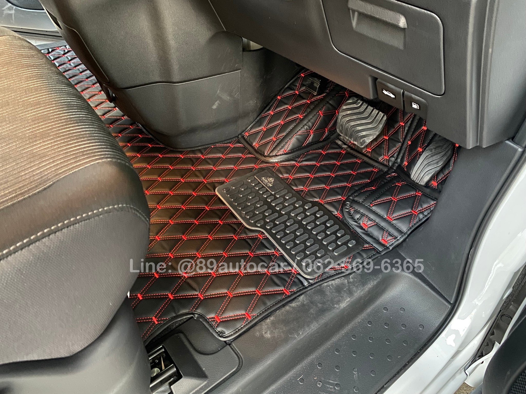 พรมปูพื้นรถยนต์ Nissan SERENA S-Hybrid Highway Star (C27) ปี 2024-2025 ปูพรมVVIP สีดำด้ายแดง เต็มคัน