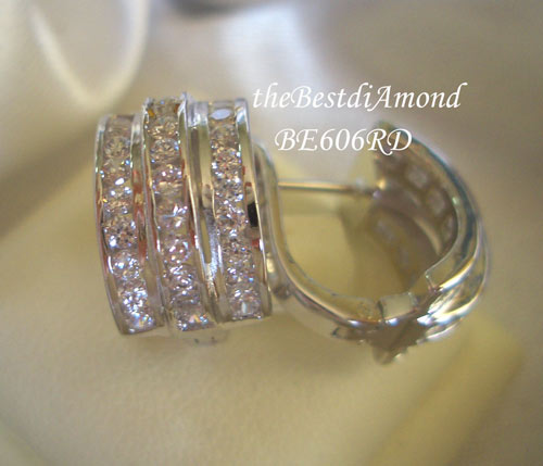 สินค้าหมด+++E606RD+++ต่างหูแถว 3 แถว+++งานดีสวยเรียบร้อยมาก สามแถวแบบโมเดินส์ ตรงกลางทำยื่นออกมาเล็กน้อย ดูเก๋ไก๋ งานเพชรแพรวพราวเลยค่ะ