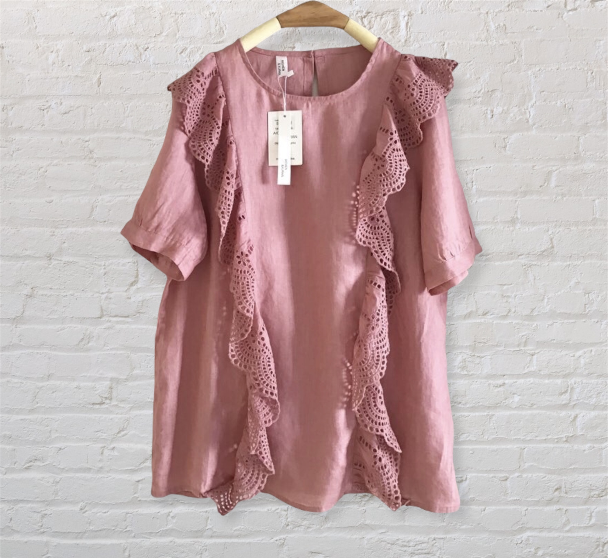 เสื้อผ้าลินินแต่งระบายลูกไม้