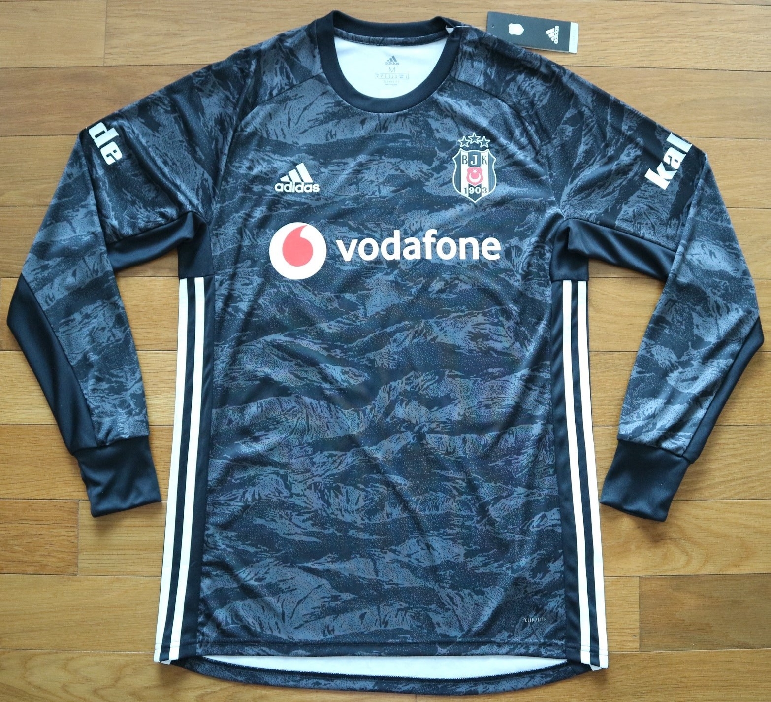 เสื้อฟุตบอล #1 คาริอุส ทีมสโมสรเบซิคตัส เจเค ชุดผู้รักษาประตู 2019/20 ใหม่ M-Size / #1 KARIUS BESIKTAS JK Football Shirt GK Kit 2019/20 Jersey NEW M-Size