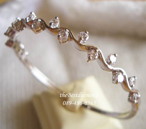 BB025RD+++กำไลระย้าคลื่น+++กำไลน่ารักๆๆๆ รูปคลื่นฝังเพชรตรงแต่ละโค้ง งานน่ารักสุดๆ แบบเหมือนของจริง เพชรแวววาว ใส่ติดข้อมือได้เลย ไม่เวอร์เกินไป