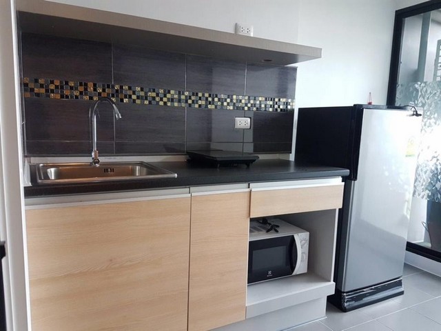 ให้เช่าคอนโดดิ เอ็กเซล คูคต ตึก B 28 ตรม.วิวสระ เฟอร์ครบ แอร์2 ตัว มีเครื่องซักผ้า พร้อมอยู่ ตรงข้ามโลตัส