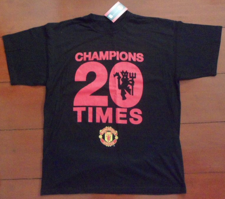 เสื้อที-เชิ๊ต (เสื้อยืดคอกลม) ฟุตบอล ทีมสโมสรแมนเชสเตอร์ ยูไนเต็ด ชุดที่ระลึก 20 TITLES EPL CHAMPIONS ใหม่ M-Size / MANCHESTER UNITED Football T-Shirt Commemorative Kit 20 TITLES EPL CHAMPIONS Jersey NEW M-Size