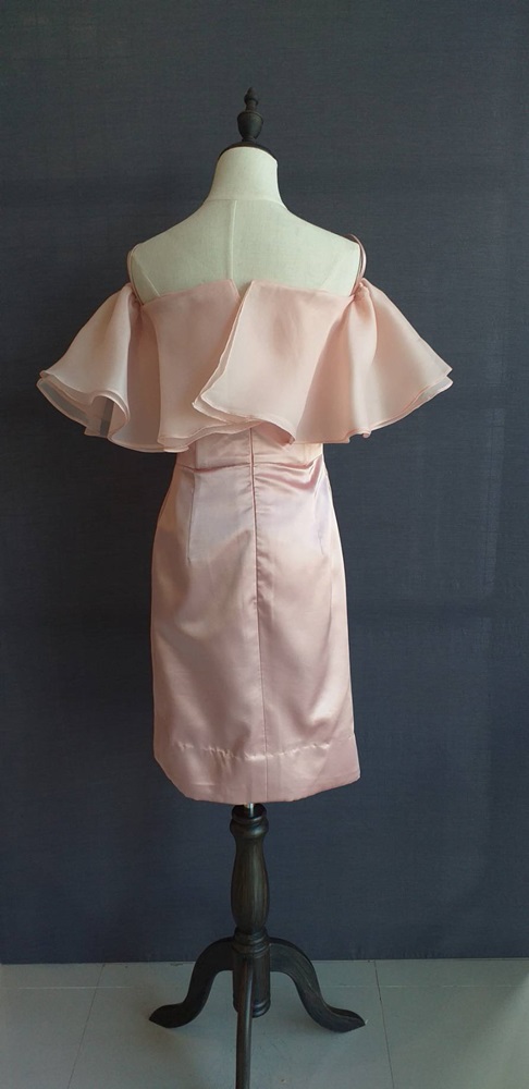 พร้อมเช่า ชุดราตรีสั้น สีโรสโกลด์ สายเดี่ยว แต่งระบายผ้าแก้ว