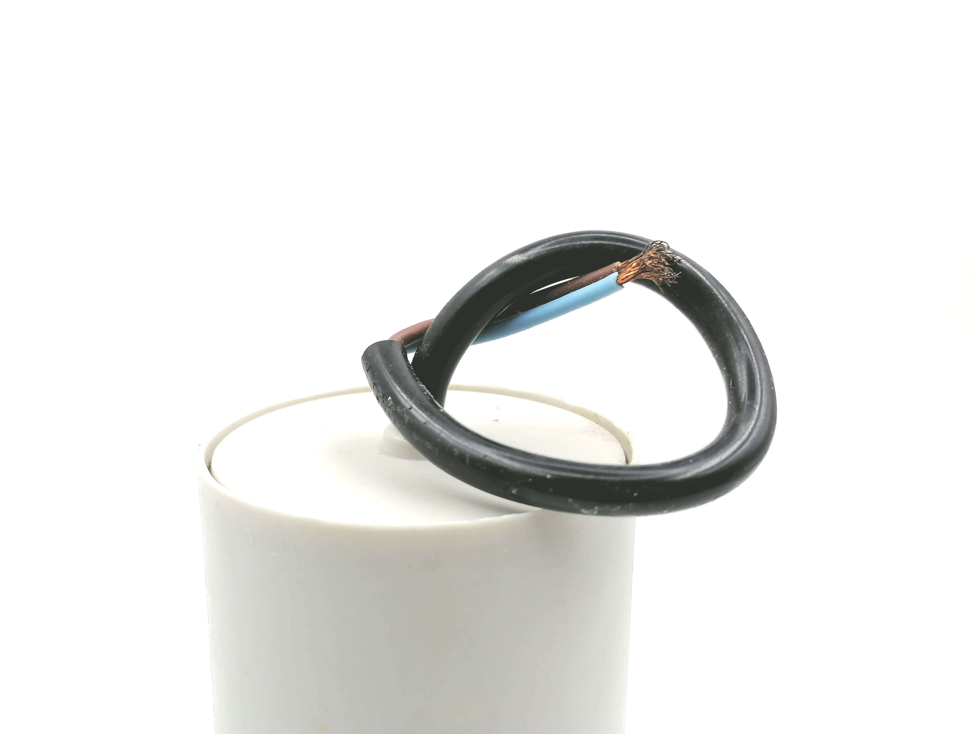 คาปาซิเตอร์ 130uf 450v.(กลม-สายไฟ)