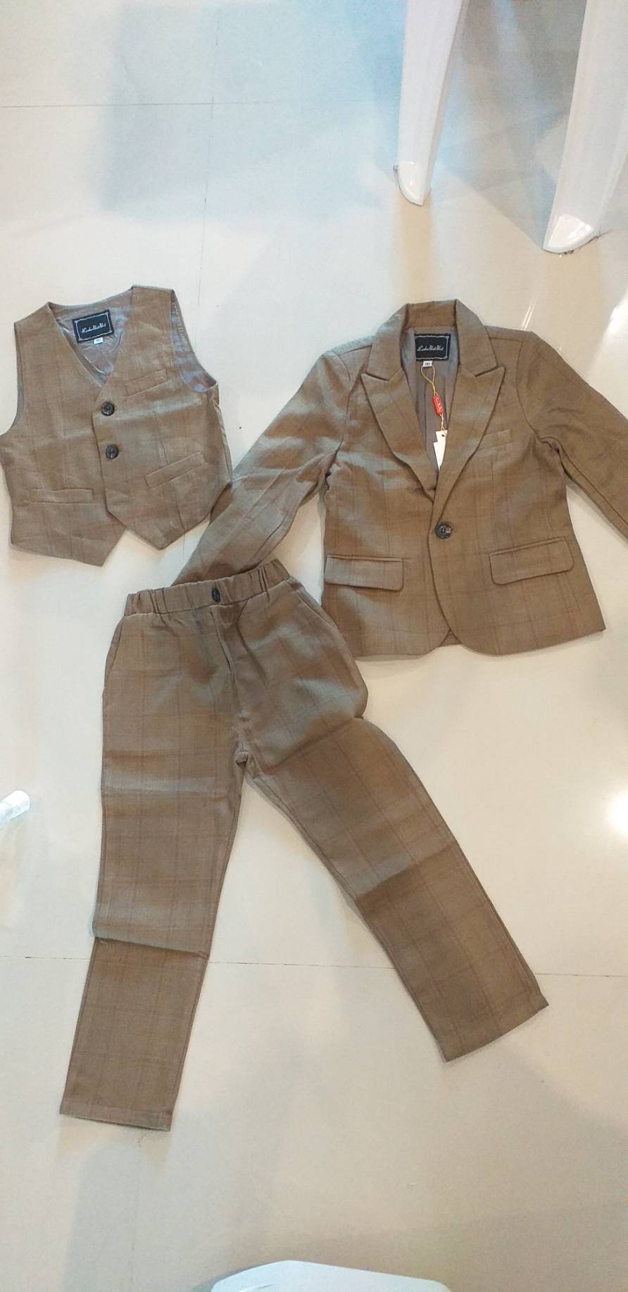 พร้อมเช่า ชุดสูทเด็กชาย สีน้ำตาลลายตาราง ** พร้อมเช่าไซส์ 110 130 **