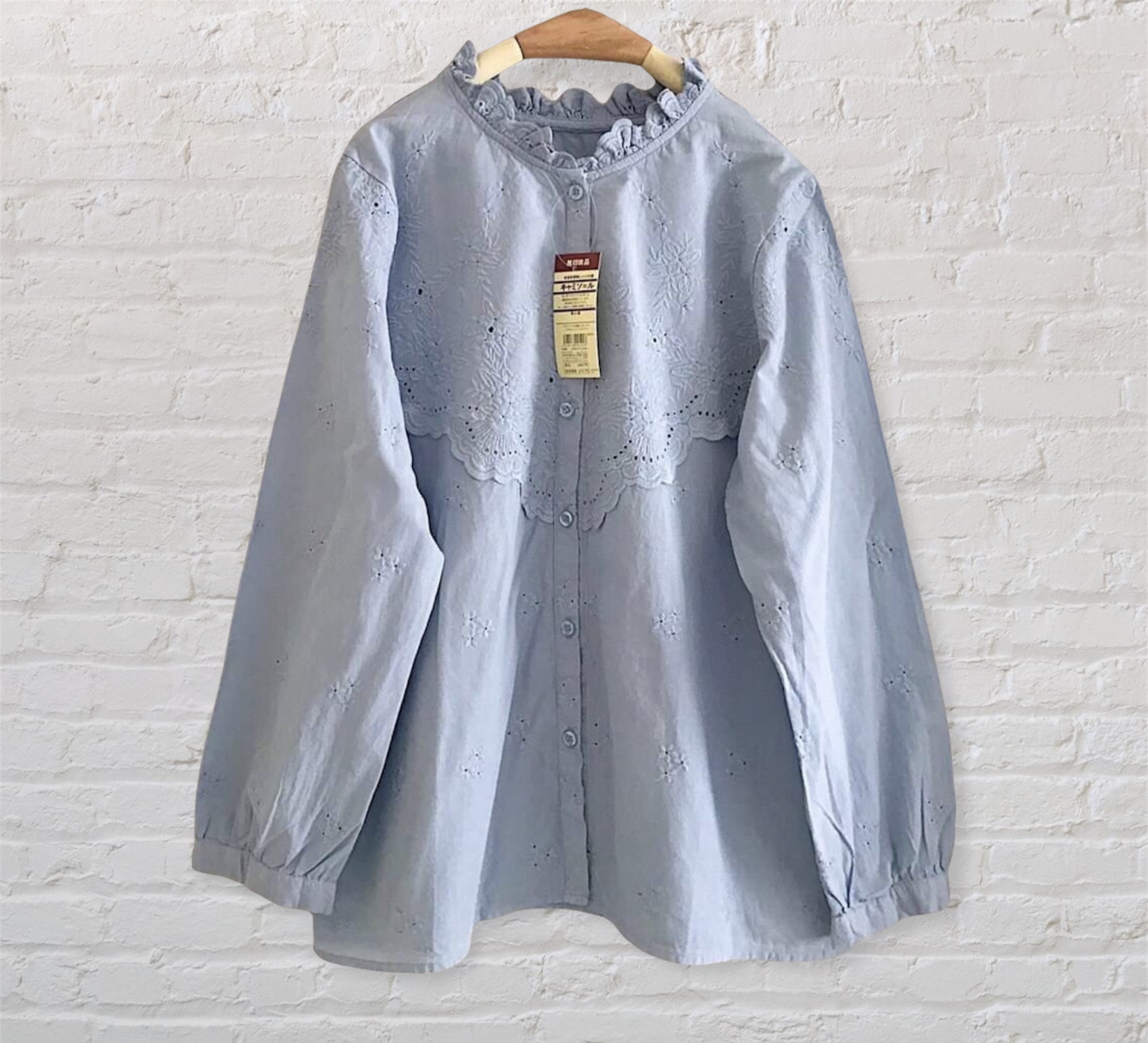 เสื้อผ้าฝ้ายลายปักลูกไม้แต่งคอระบาย