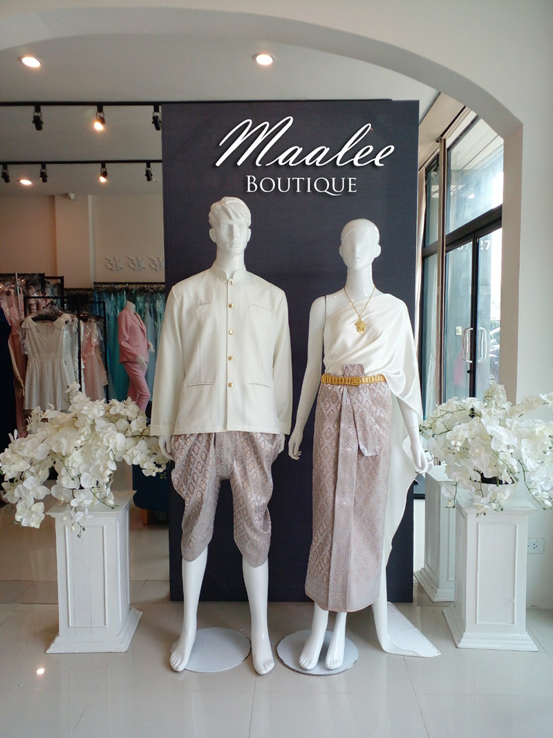 เช่า ชุดไทย ชุดเพื่อนเจ้าสาว ชุดไทยผ้าถุงสีเทาชาเงิน สไบสีเทาขาว