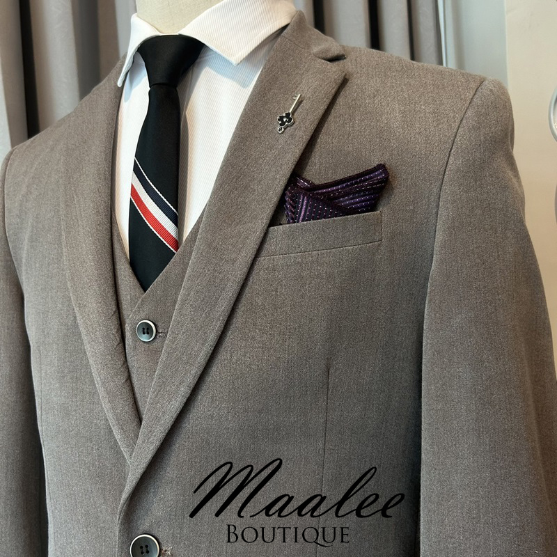 พร้อมเช่า ชุดสูทชาย สีน้ำตาล ทรงเข้ารูป สไตล์เกาหลี พร้อมเสื้อกั๊ก