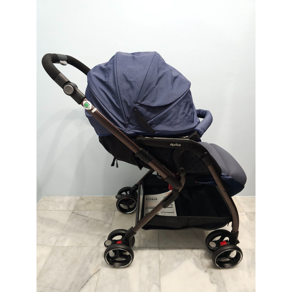 รถเข็น aprica optia premium สีน้ำเงิน สภาพสวย อุปกรณ์แท้ทุกชิ้น