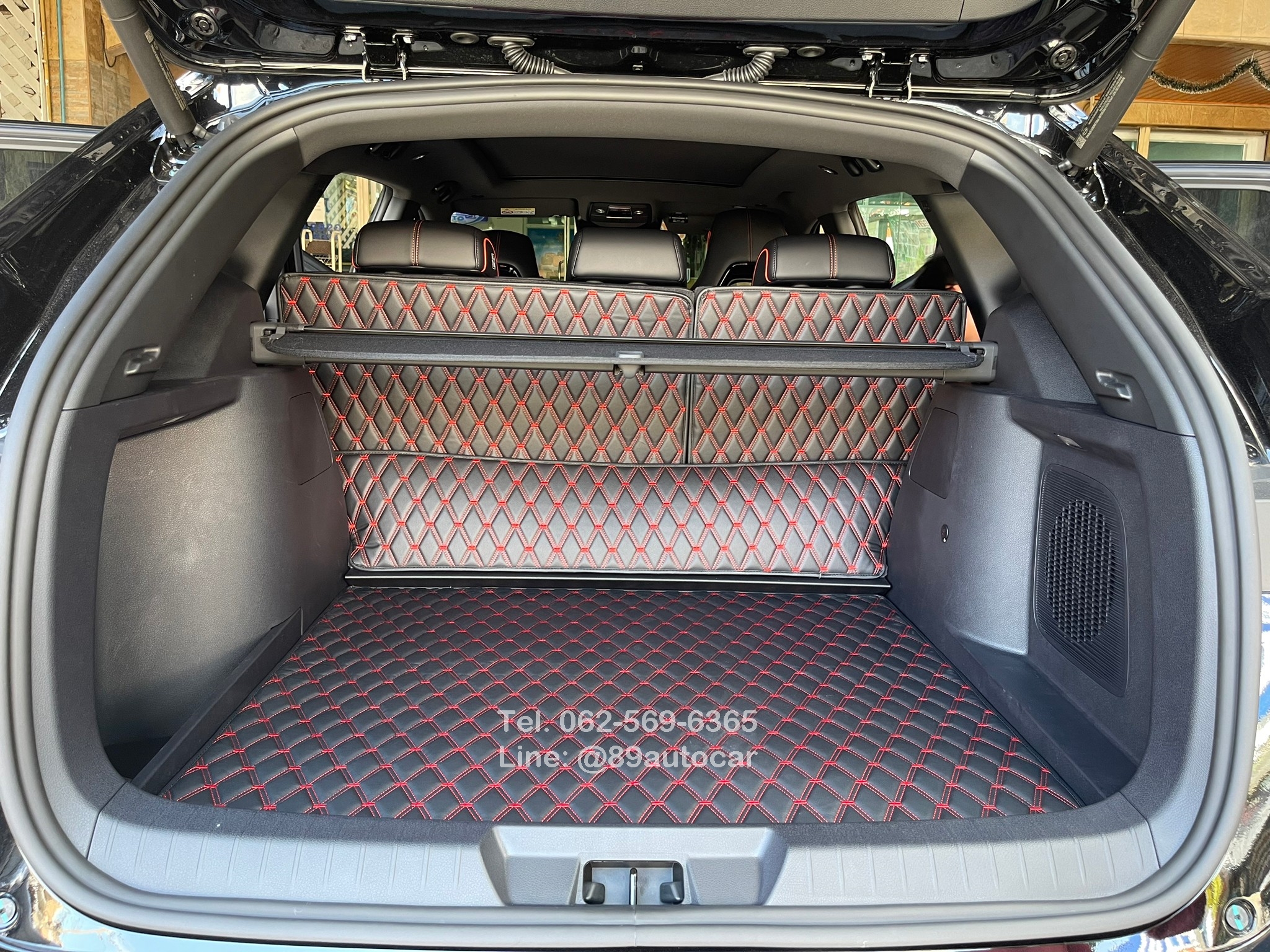 พรมปูพื้นรถยนต์ BYD Sealion 6 ปูพรมVVIP สีดำด้ายแดง เสริมไวนิลดักฝุ่นสีน้ำตาล