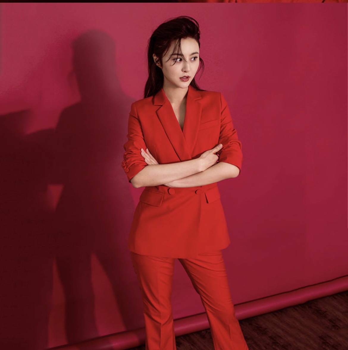 พร้อมเช่า สูทหญิง สูทสีแดง ทรงเข้ารูป สูทแฟชั่น รุ่น 2 กระดุม พลัสไซส์