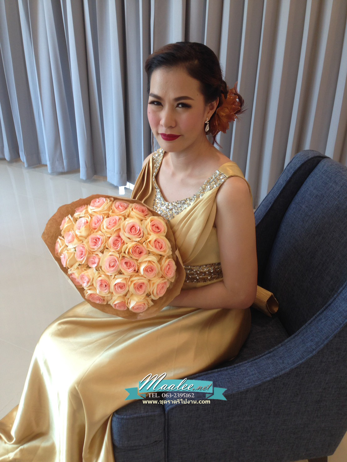 พร้อมเช่า ชุดราตรียาว สีทอง คอวี จับเดรปหน้าอก ปักเลือมช่วงอกและเอว