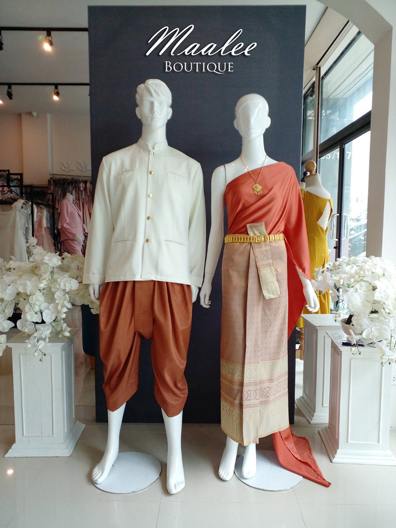 เช่า ชุดไทย ชุดเพื่อนเจ้าสาว ชุดไทยผ้าสีเทาส้มทอง สไบสีส้มอิฐ