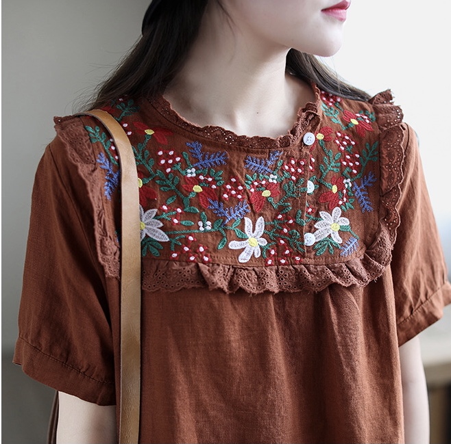 เสื้อผ้าลินินลายปักแต่งลูกไม้