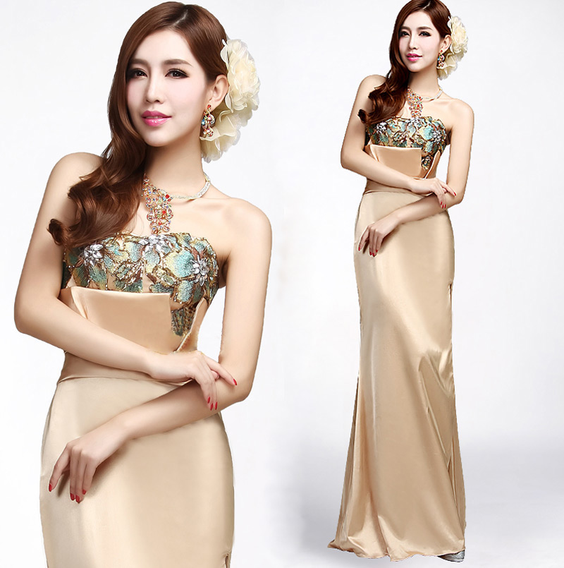 พร้อมเช่า ชุดราตรียาว สีทอง เกาะอกลูกไม้ปัก ทรงหางปลา ผ้าซาติน