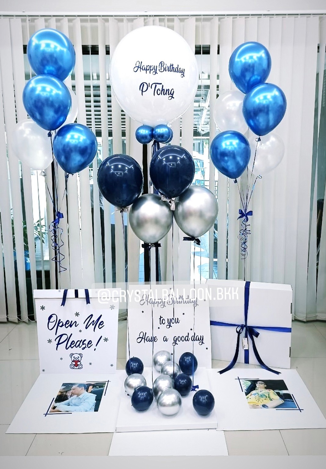 ลูกโป่ง วันเกิด ลูกโป่งยาง ขนาด 24" Theme สีขาว-สีน้ำเงิน พร้อม ช่อลูกโป่ง 5 ลูก 2 ช่อ พร้อมตกแต่ง กล่องเซอร์ไพรส์ 1 กล่อง สามารถใส่รูปได้ 2 ใบ สามารถเปลี่ยนสีลูกโป่ง/เปลี่ยนข้อความ/เปลี่ยนขนาดได้