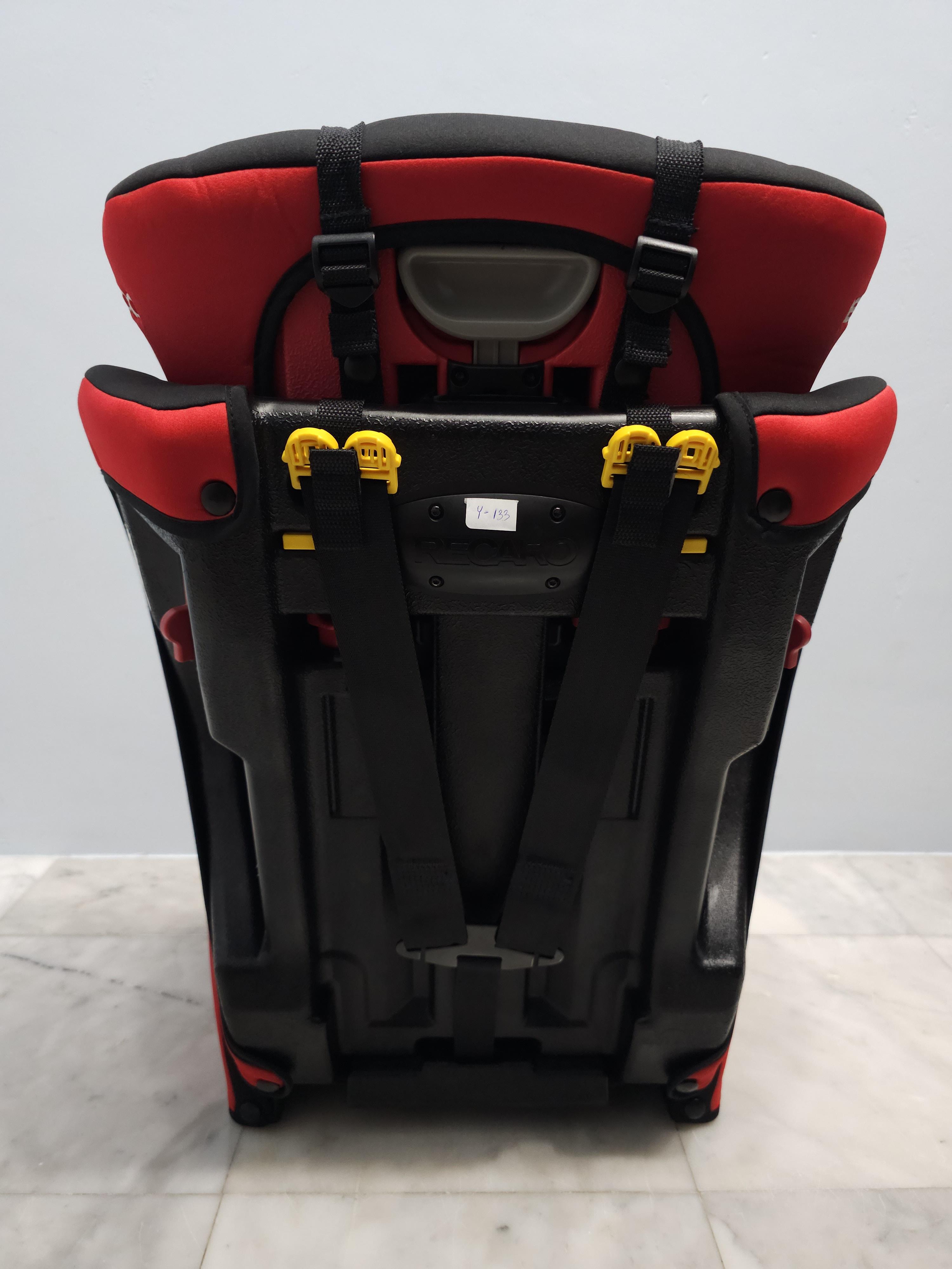 คาร์ซีท RECARO Start J1 Car Seat สีแดง-ดำ สำหรับเด็กอายุ 9 เดือนขึ้นไป [มือสองสภาพสวย]