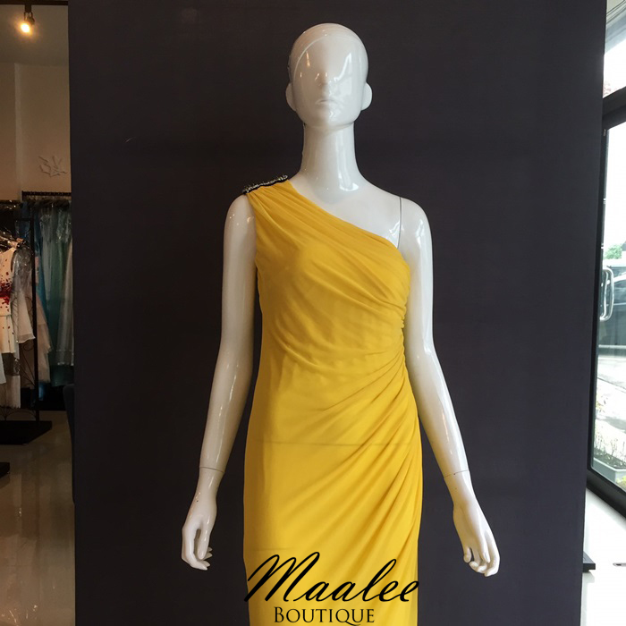 พร้อมเช่า ชุดราตรียาว ไหล่เฉียง สีเหลือง เข้ารูปทรงหางปลา
