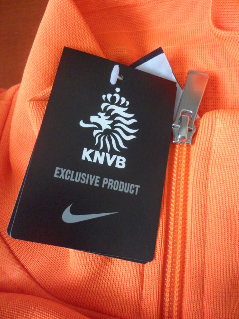 เสื้อฟุตบอล ทีมชาติเนเธอร์แลนด์ ชุดเสื้อแจ็กเก็ต Authentic N98 Jacket ชุดลุยศึกยูโร 2012 ใหม่ L-Size / THE NETHERLANDS Football Shirt Authentic N98 Jacket Kit EURO 2012 Jersey NEW L-Size