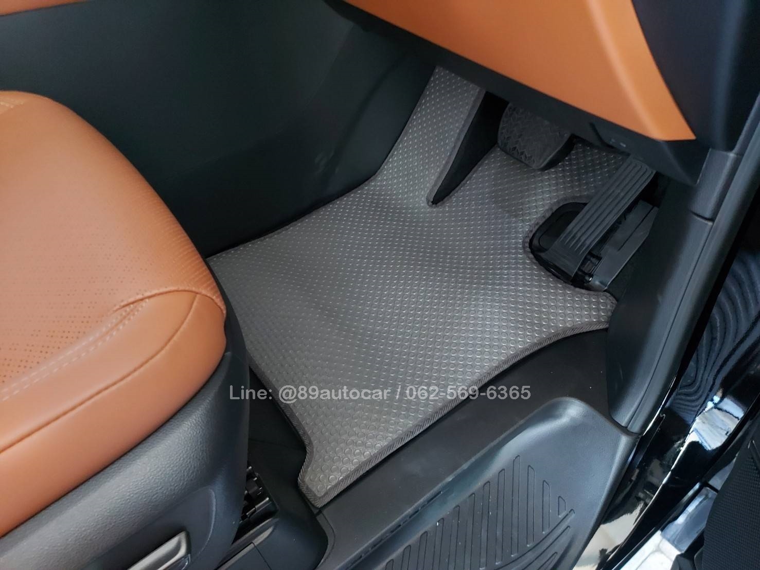 ผ้ายางปูพื้นรถยนต์ Toyota Alphard 40 ปี 2024 ปูกระดุมเล็ก PVC สีเทาขอบเทา