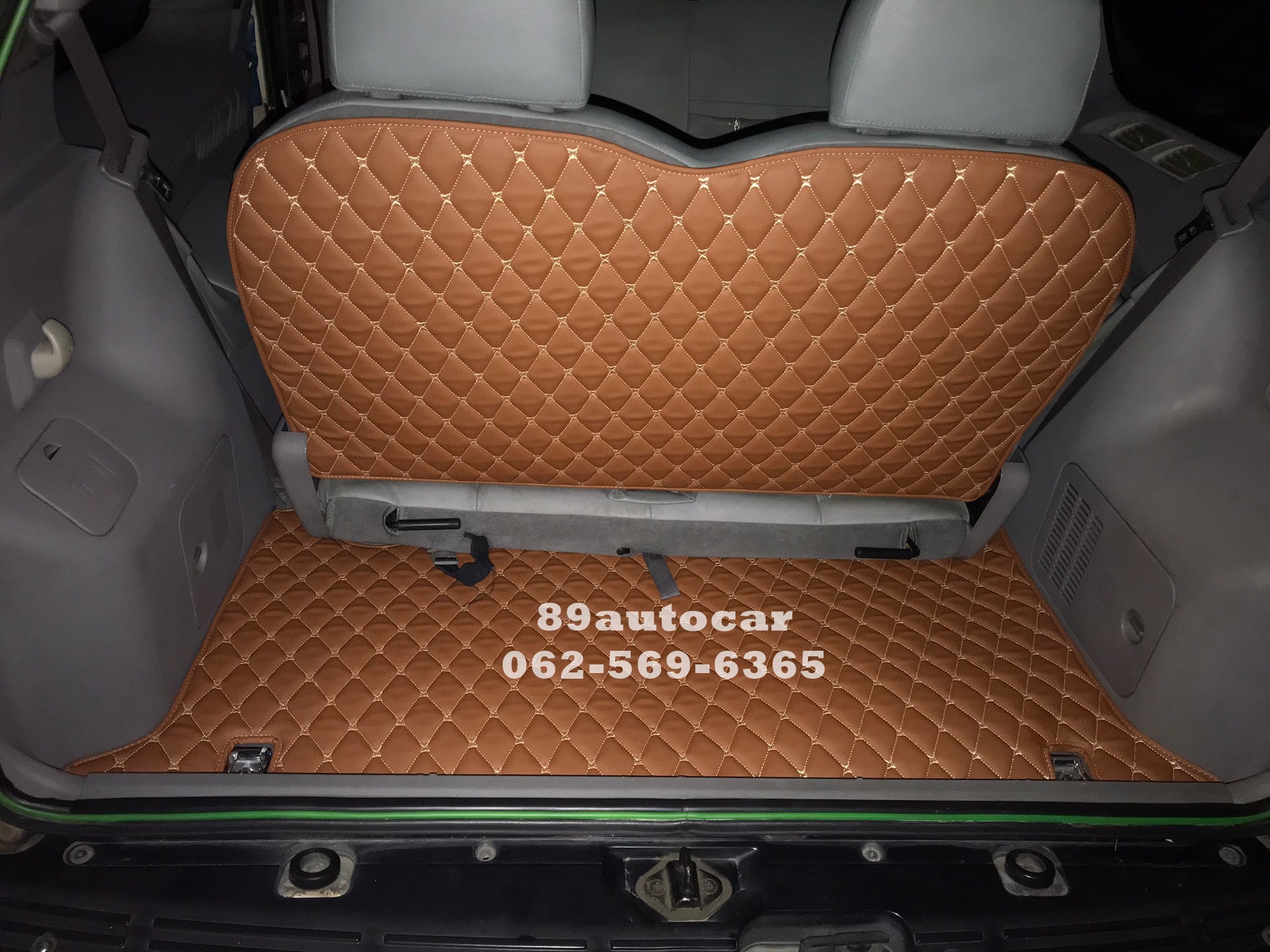 พรมปูพื้นรถยนต์ isuzu grand adventure ปูพรม7D สีน้ำตาลเข้ม เสริมด้วยพรมไวนิลดักฝุ่น สีครีม