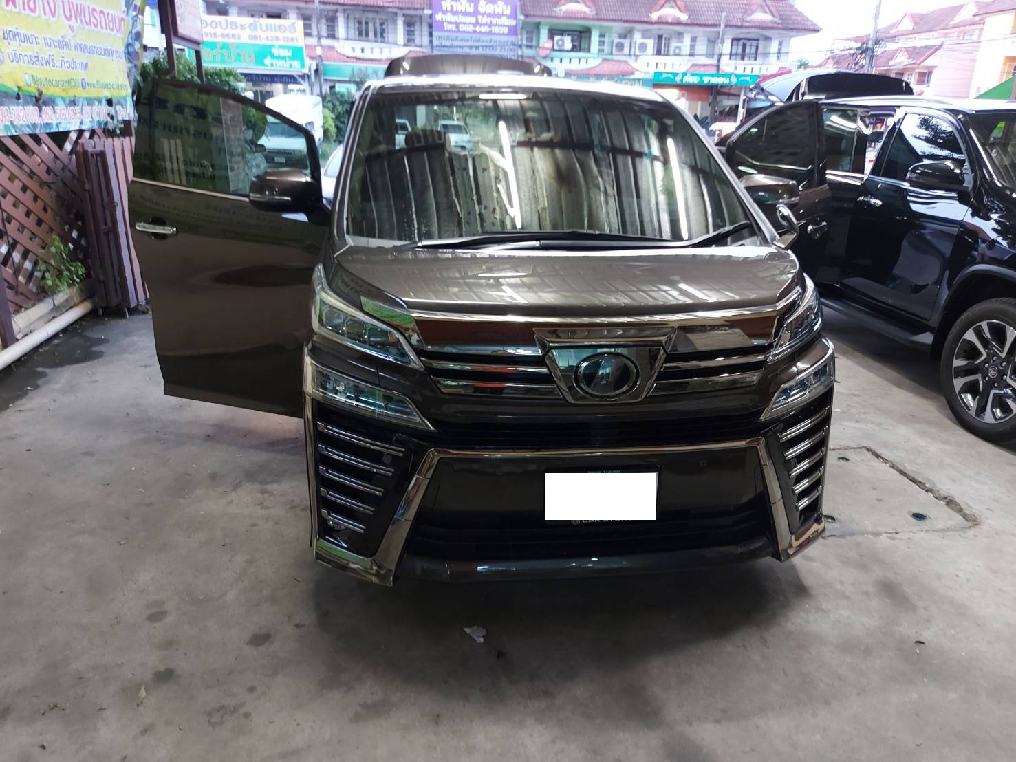 พรมรถตู้ Toyota vellfire 2021-2022 ปูพรม6D สีดำด้ายทอง เต็มคัน