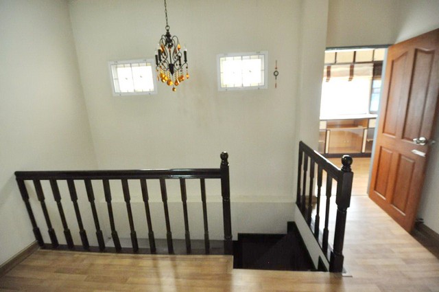 ให้เช่าทาวน์เฮ้าส์ หมู่บ้านรสริน ซอยโกสุมรวมใจ40 ขนาด 29 ตรว.พิเศษแอร์ 5 ตัว เฟอร์ Built in