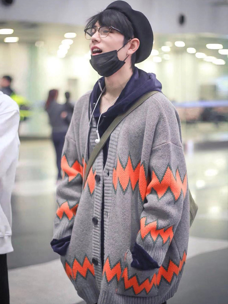 เสื้อคลุมไหมพรมสีเทา-ส้ม แบบ เซียวจ้าน
