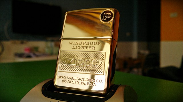 ไฟแช็ค Zippo แท้ " Zippo 28145, Windproof Lighter High Polish Brass " แท้นำเข้า 100%