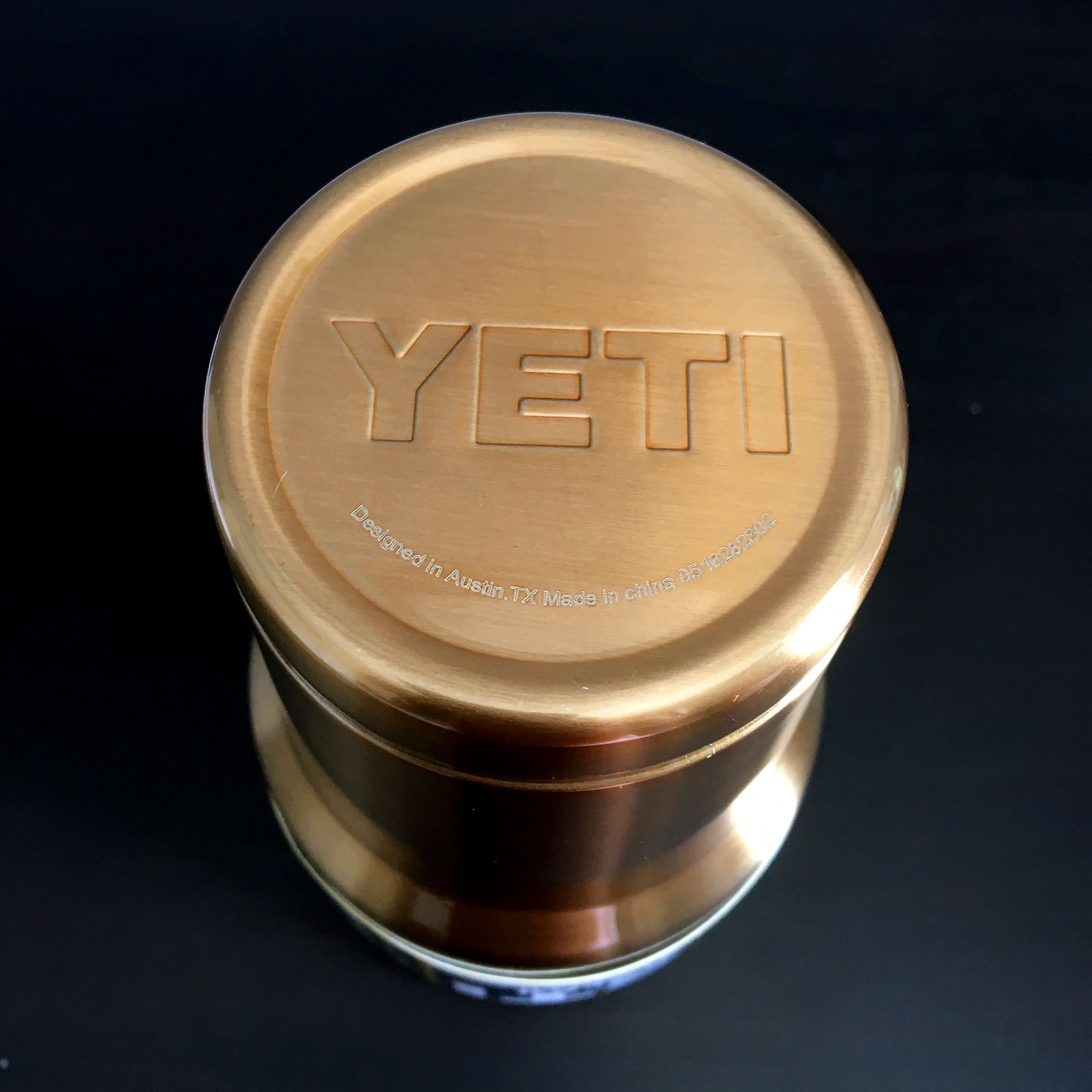 แก้วน้ำ YETI เก็บความเย็นได้ดีเยี่ยม สีทองอ่อน อย่างดี (OEM)