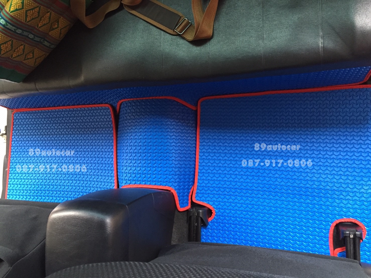 ผ้ายางปูพื้นรถยนต์ Toyota Vigo Cab ธนูสีฟ้าขอบแดง