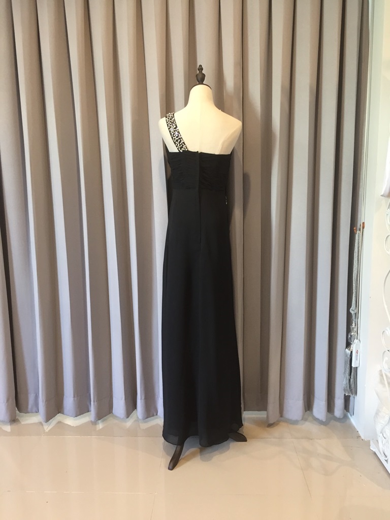 พร้อมเช่า ชุดราตรียาว เกาะอก ไหล่เดียว สีขาว อกจับจีบ Sweet Heart คาดแถบเลื่อมสวยเก๋