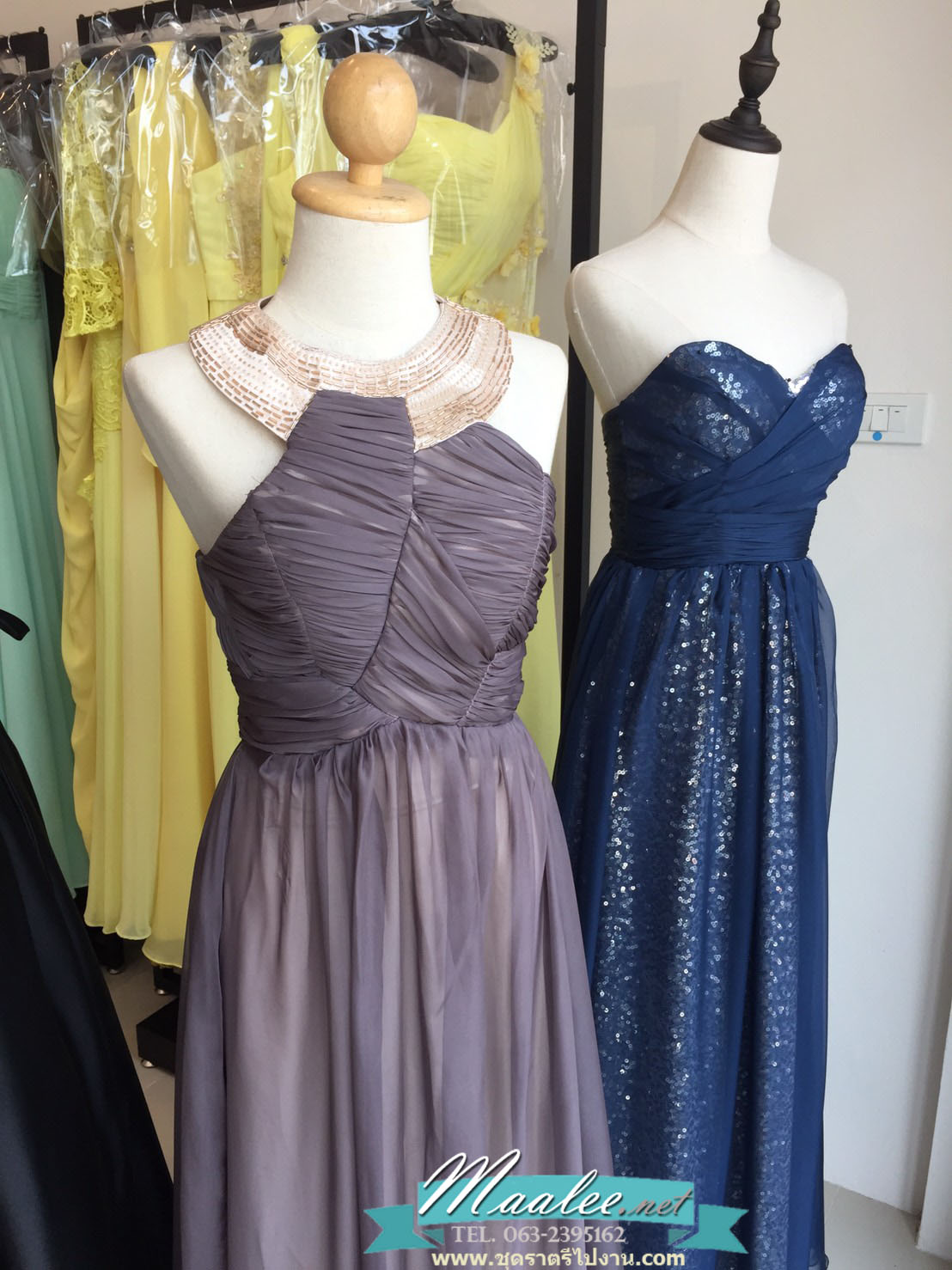 พร้อมเช่า ชุดราตรียาว เกาะอก สีกรมท่า ตัวชุดสวยหรู แต่งเลื่อมทั้งชุด ผ้าด้านนอกเป็นผ้าชีฟอง (เชือกผูกหลัง)